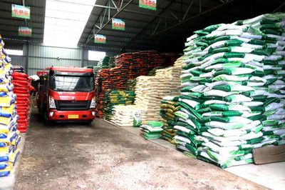 西峰區(qū):不誤農(nóng)時不負(fù)春 備足農(nóng)資保春耕